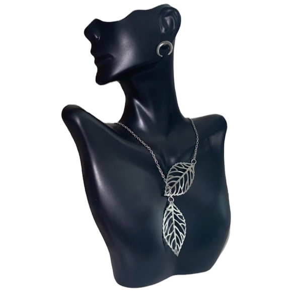 NEW Silver-Plated Leaf Necklace - Picture 2 of 5